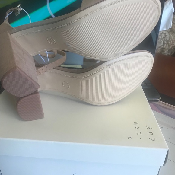 Heels - Picture 2 of 4